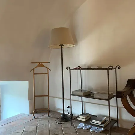 Castello Farnese, Roma, Sulla Via Francigena 3*