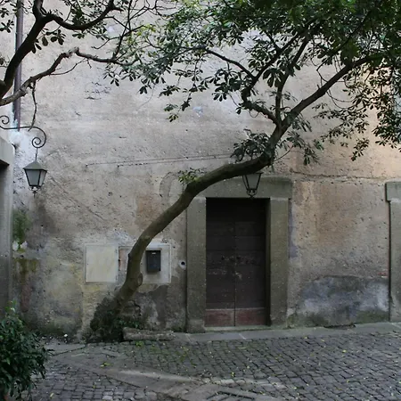 Castello Farnese, Roma, Sulla Via Francigena בית הארחה רומא