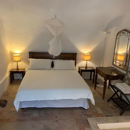 Castello Farnese, Roma, Sulla Via Francigena 3*